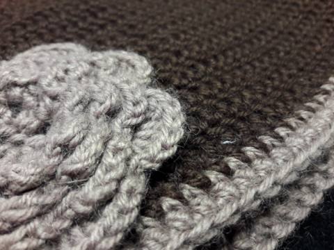 Kvačkana kapa Čokolada z rožo 40