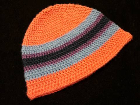 Kvačkana kapa lila, modra, viola 119